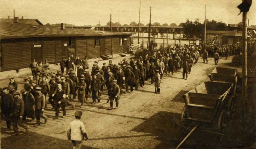 les prisonniers au camps de Münster de retour des corvées