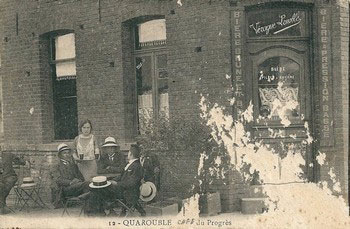 Le café du Progrès de Quarouble sur une carte postale ancienne