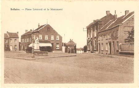 La place Léonard et le monument de Bellaire sur une carte postale ancienne