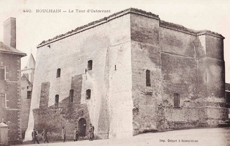 La Tour d''Ostrevant à Bouchain sur une carte postale ancienne