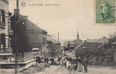 la rue des plantes de Bouverie en Belgique  sur une carte postale ancienne
