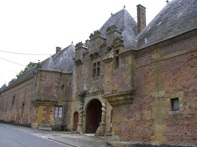 La Porte de la Justice du château de grandpré sur une carte postale ancienne