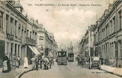 le tramway rue de mons sur une carte postale ancienne