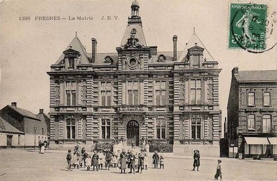 la place de la mairie à Fresnes-sur-Escaut vers 1908
