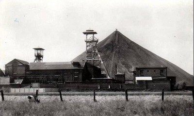 la fosse cuvinot à onnaing vers 1969 sur une carte postale ancienne