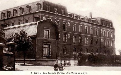 Les grands bureaux des mines de Liévin sur une carte postale ancienne