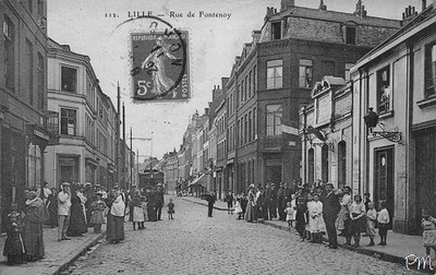 La rue des canonniers à Lille Moulins sur une carte postale ancienne