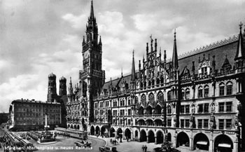 Munchen - la  Marienplatz (place de Sainte-Marie) et la mairie