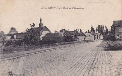 La route de Valenciennes à Saultain sur une carte postale ancienne