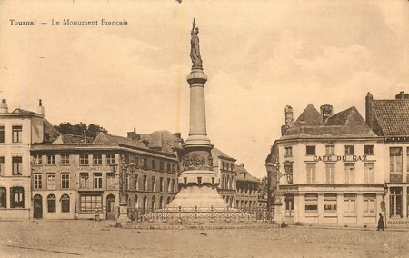 Le monument aux français à Tournai sur une carte postale ancienne