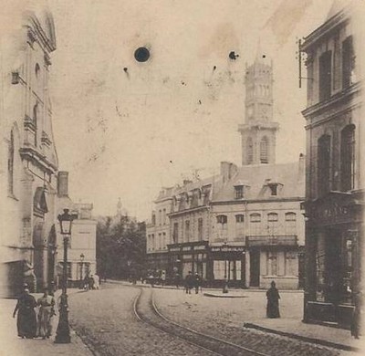 La Place à Lille à Valenciennes sur une carte postale ancienne