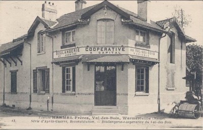 La boulangerie-coopérative du Val des Bois à Warmeriville sur une carte postale ancienne