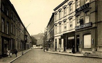 La rue Janson d'Andenne sur une carte postale ancienne