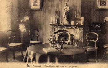 Un parloir à l'intérieur du Pensionnat Saint-Joseph à Anseroeul sur une carte postale ancienne