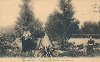 Une allée de jardin au pensionnat Saint-Joseph à Anseroeul sur une carte postale ancienne