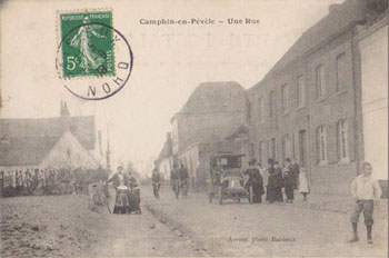 Une rue de Camphin-en-Pévèle sur une carte postale ancienne