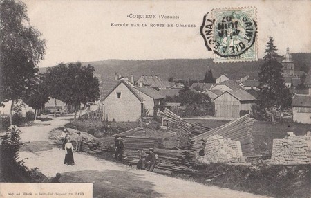 La route des granges à Corcieux sur une carte postale ancienne