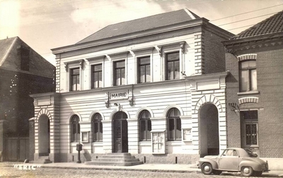 l'ancienne mairie de Crespin sur une carte postale ancienne