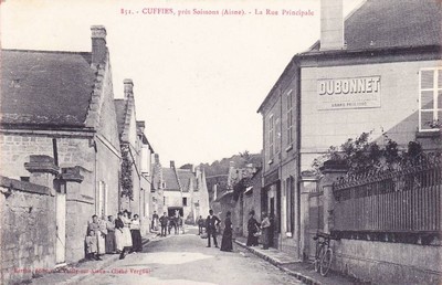 La rue principale de Cuffies sur une carte postale ancienne