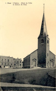 L'église de Dour sur une carte postale ancienne