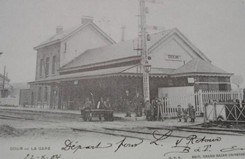 La gare de Dour sur une carte postale ancienne