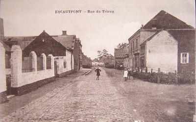 la rue du trieux à Escautpont sur une carte postale ancienne