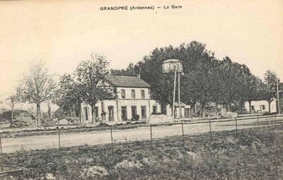 La Gare de Grandpré sur une carte postale ancienne