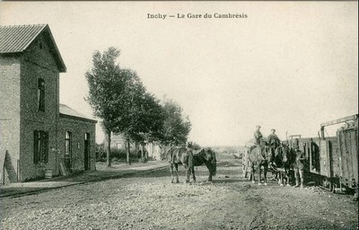 la gare du cambresis à Inchy sur une carte postale ancienne