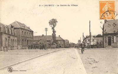 Le centre du village de Jolimetz sur une carte postale ancienne