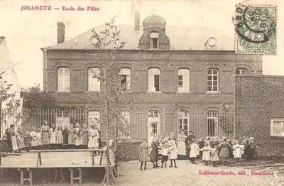L'école des filles à Jolimetz sur une carte postale ancienne
