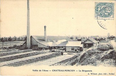 la briqueterie de chateau-porcien sur une carte postale ancienne