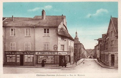 la rue Morteau et le Familistère de Chateau-Porcien sur une carte postale ancienne