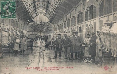 L'intérieur des abbatoirs de La Vilette sur une carte postale ancienne