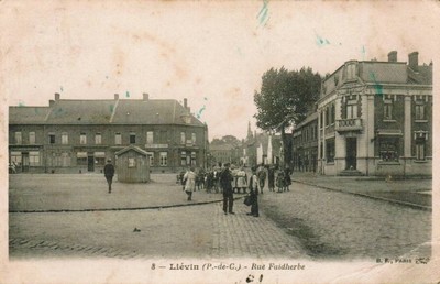 La rue Faidherbe de Liévin sur une carte postale ancienne