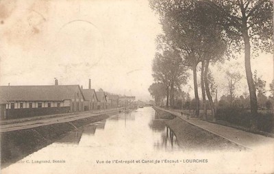 Vue de l'entrepôt et canal de l'Escaut à Lourches sur une carte postale ancienne
