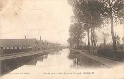 Vue de l'entrepôt et canal de l'Escaut à Lourches sur une carte postale ancienne