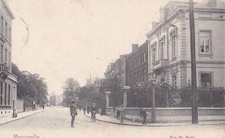 la rue Saint-Roch à Marcinelle sur une carte postale ancienne