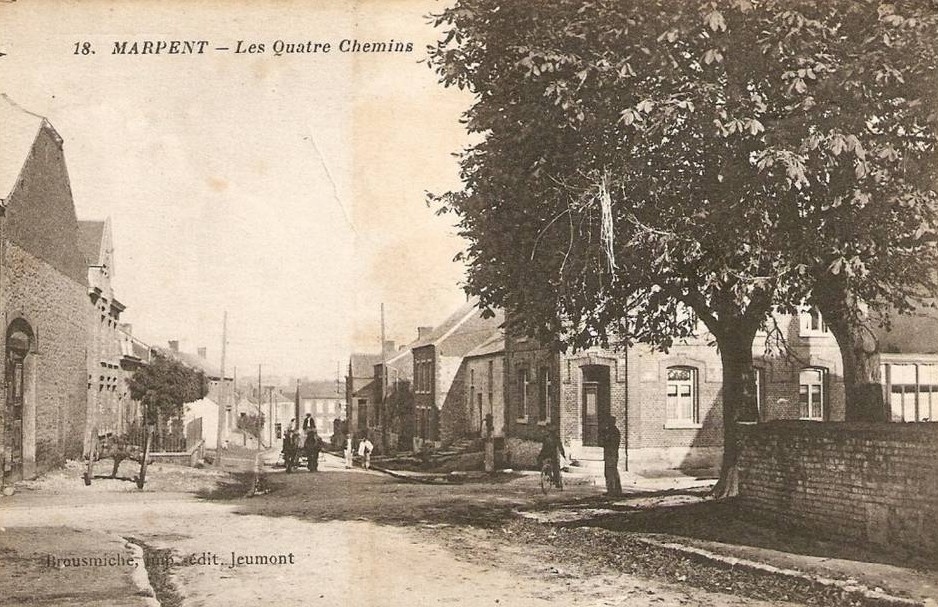 les 4 chemins de Marpent sur une carte postale ancienne