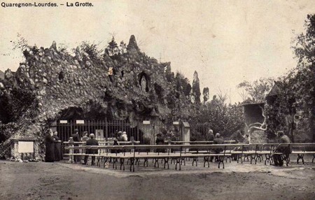 La grotte Notre-Dame de Lourdes à Quaregnon sur une carte postale ancienne