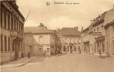 la place du marché de Quiévrain sur une carte postale ancienne