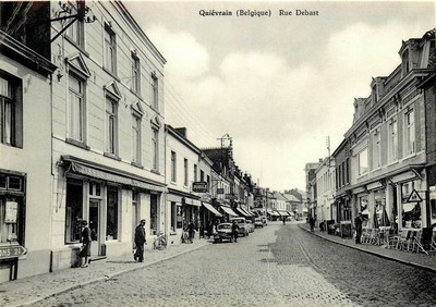 la rue Debast de Quiévrain sur une carte postale ancienne