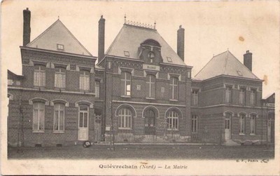 La mairie de quievrechain sur une carte postale ancienne