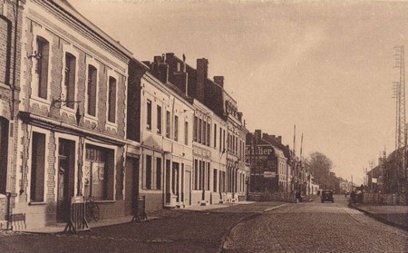 la rue Henri Durre de Raismes sur une carte postale ancienne