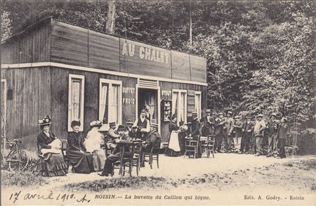 La buvette du Caillou qui Bique à Roisin sur une carte postale ancienne