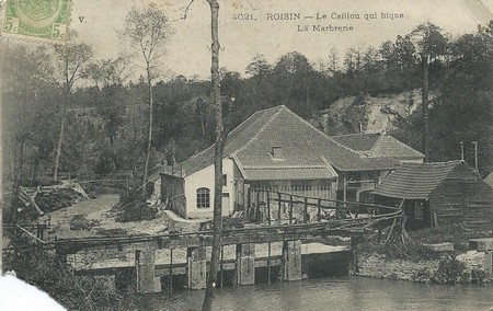 La marbrerie du Caillou qui Bique à Roisin sur une carte postale ancienne