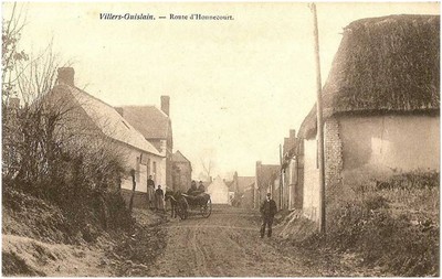 La rue d'Honnecourt de Villers-Guislain sur une carte postale ancienne