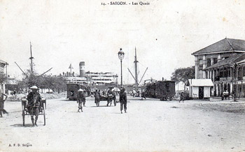 Les quais de Saïgon sur une carte postale ancienne
