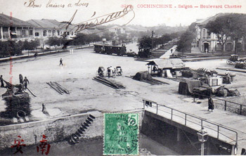 Le Boulevard Charner à Saïgon sur une carte postale ancienne