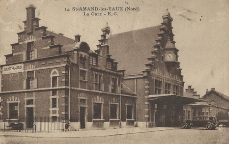 La gare de Saint-Amand sur une carte postale ancienne