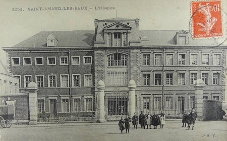 L'hospice de Saint-Amand sur une carte postale ancienne